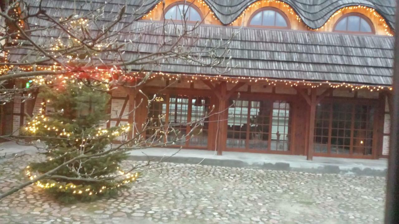 Murowana GoślinaMak住宿加早餐旅馆 外观 照片